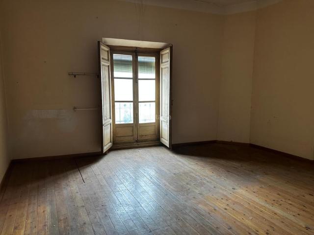 Casa en venta en Tielmes. OPORTUNIDAD PARA INVERSORES. Casas.