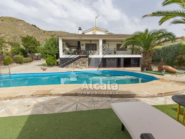 Casa en venta en Tielmes. Oportunidad única! Espectacular chalet independiente con piscina y vistas 360 en Tielmes Madrid. Casas.