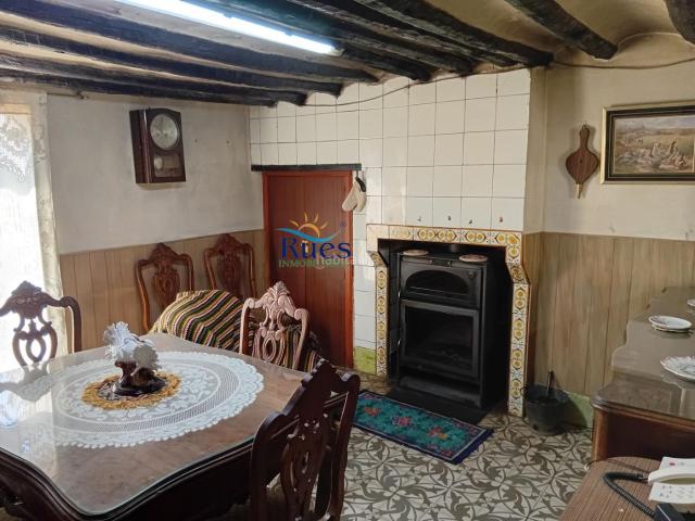Casa en venta en Tírig. Casa de pueblo con encanto y ubicación estratégica en Tirig. Casas.