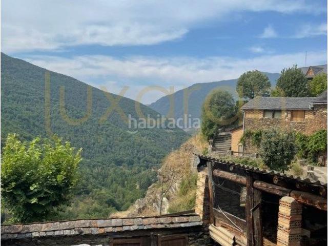 Casa en venta en Tírvia Pirineos. Casa con patio en Tírvia. Casas.