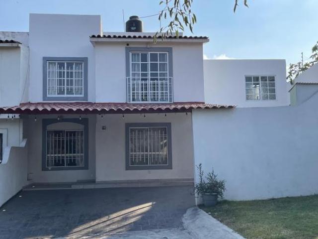 Casa en venta en Tlajomulco de Zúñiga, excelente ubicación y lista para habitar