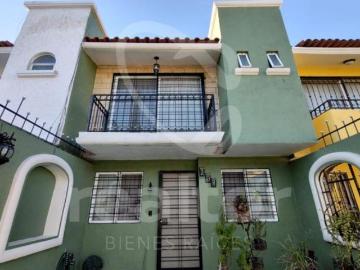 CASA EN VENTA EN TLAQUEPAQUE, JALISCO COLONIA LAS LOMAS