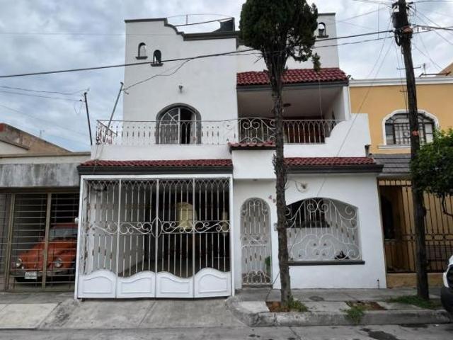CASA EN VENTA EN TLAQUEPAQUE, JALISCO JARDINES DE LA PAZ