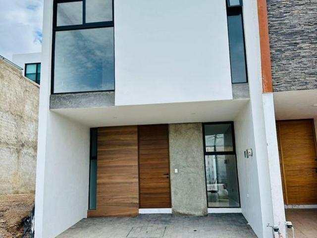 Casa en venta en fraccionamiento Zimalta en Tlaquepaque