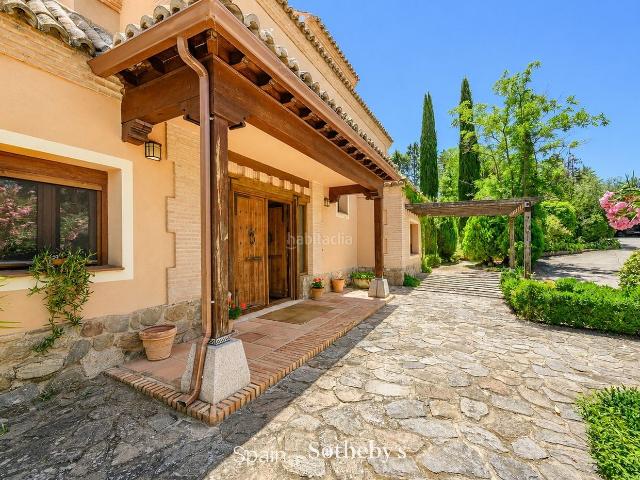 Casa en venta en Toledo, Los Cigarrales La Bastida. Cigarral histórico en Toledo con jardines y vistas al Alcázar. Casas.