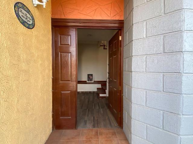 CASA EN VENTA EN TOLUCA, CERCANA A SENDERO, LIBRE DE GRAVAMEN DE 4 REC?MARAS