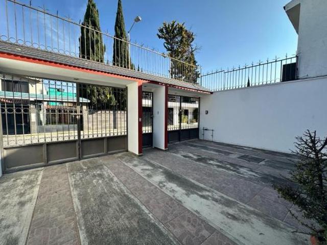 CASA EN VENTA EN TOLUCA, PRIVADA CERCANA A STELLANTIS, FEMSA Y BOSCH