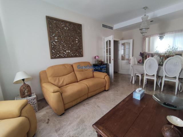 Casa en venta en Tomares, Aljamar. Chalet independiente en el centro de Tomares. Casas.
