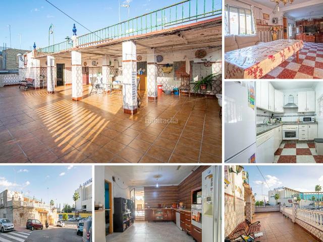 Casa en venta en Tomares, Hacienda la Cartuja. Gran casa de pueblo en el corazón de Tomares!. Casas.