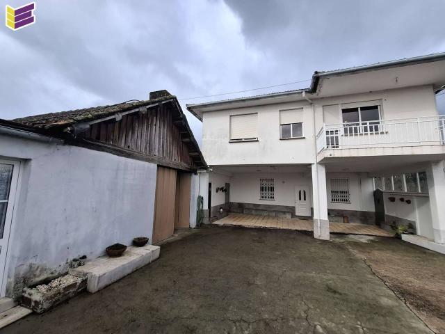 CASA EN VENTA EN TOMIÑO