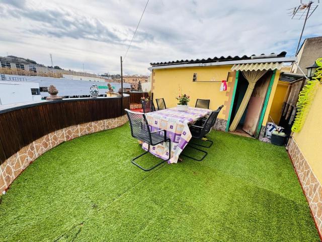Casa en venta en Tona. OPORTUNIDAD CASA CON NEGOCIO EN TONA. Casas.