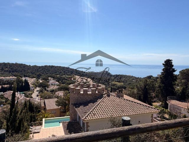 Casa en venta en Tossa de Mar, Santa Maria de Llorell Costa Brava. Magnífica vivienda con Licencia Turística en la urbanización Santa Maria de Llorell. Casas Tossa de.