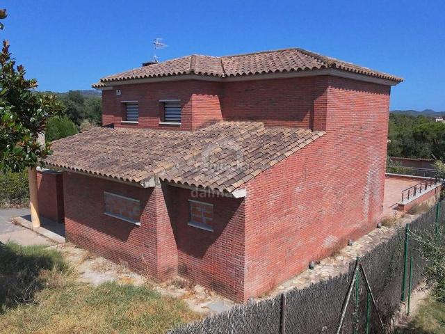 Casa en venta en Tordera, Mas Mora Sant Daniel. Chalet con Piscina Privada, Solárium Panorámico y Vistas a la Montaña en Mas Mora Tordera. Casas.