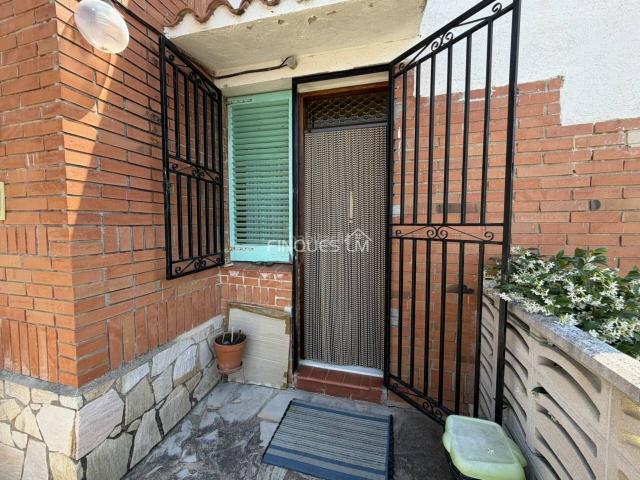 Casa en venta en Tordera, Mas Mora Sant Daniel. Preciosa casa en bonito jardín en venta en urbanización de Tordera. Casas.