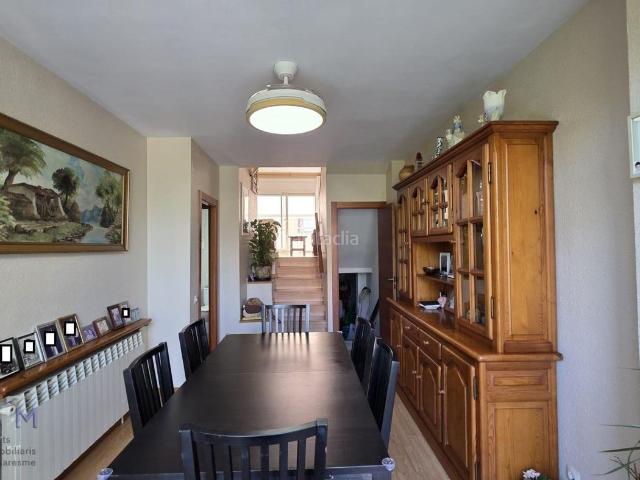 Casa en venta en Tordera, Tordera. Casa adosada en el centro de Tordera con garaje, terraza y amplios espacios. Casas.