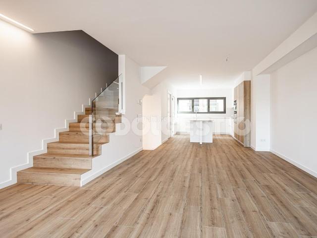 Casa en venta en Torelló. Casa amb jardí en venda a Torelló. Casas.