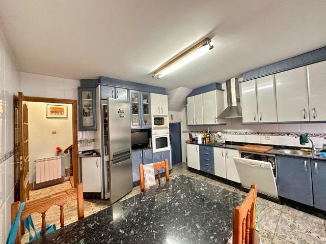 Casa en venta en Toreno. CASA TORENO. Casas.