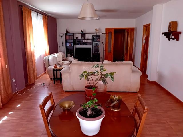 Casa en venta en Torralba de Calatrava. Casa de 5 dormitorios en Torralba de Calatrava. 293 m, patio, terraza, cochera automática y excelentes calidades. Casas Torralba de.