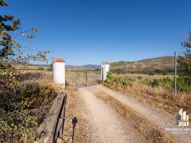 Casa en venta en Torralba de Ribota. Casa con búnker y parcela de 4.462 m en Torralba. Casas Torralba de.