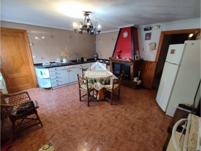 Casa en venta en Torrecilla Sobre Alesanco: amplia y soleada