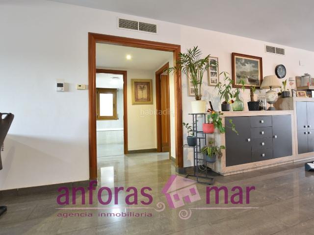 Casa en venta en Torredembarra, Els Munts Costa Dorada. Casa independiente de 481 m2 construidos en el año 2003 en un terreno de 674 m2. Es una casa muy cómoda con la peculiaridad de qu. Casas.
