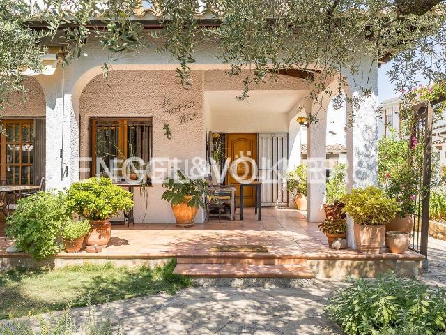 Casa en venta en Torredembarra, Sant Jordi Costa Dorada. Encantadora casa de estilo mediterráneo. Casas.