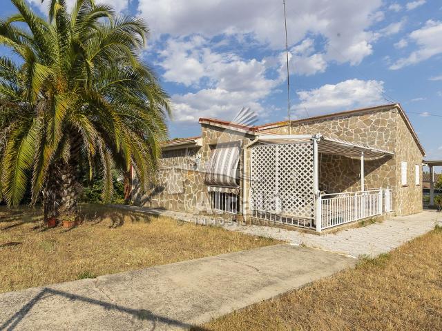 Casa en venta en Torrejón del Rey. CHALET INDIVIDUAL EN PLANTA BAJA CON PISCINA Y GRAN PARCELA. Casas Torrejón del.