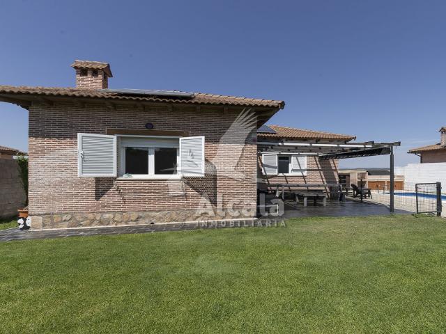 Casa en venta en Torrejón del Rey. ESPECTACULAR CHALET INDEPENDIENTE EN PLANTA CON PISCINA Y PLACAS SOLARES. Casas Torrejón del.