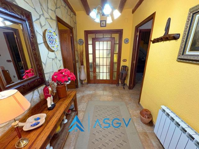 Casa en venta en Torrelavit. Casa adosada en Torrelavit Encanto rústico y modernidad. Casas.