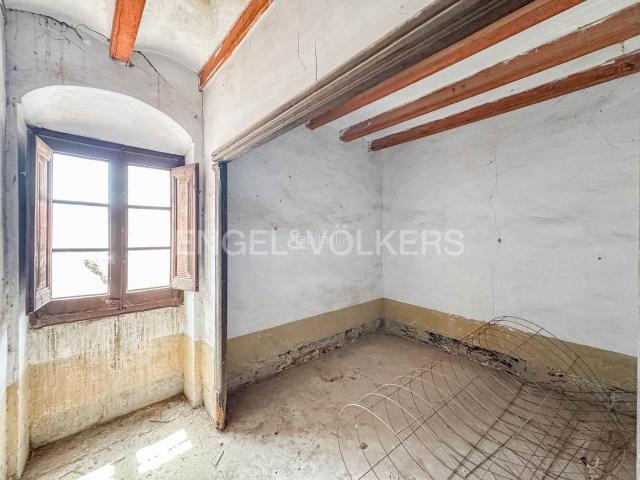 Casa en venta en Torrelles de Foix. Casa a rehabilitar con gran potencial. Casas Torrelles de.