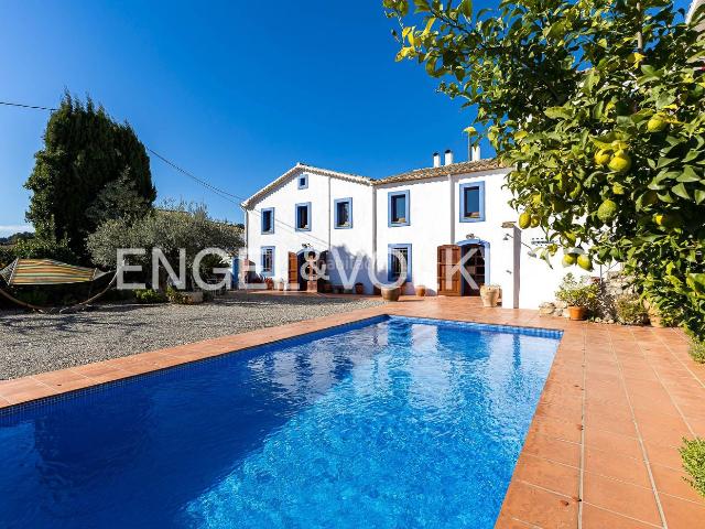Casa en venta en Torrelles de Foix. Un Rincón de Paz Masía con Encanto en Torrelles de Foix. Casas Torrelles de.