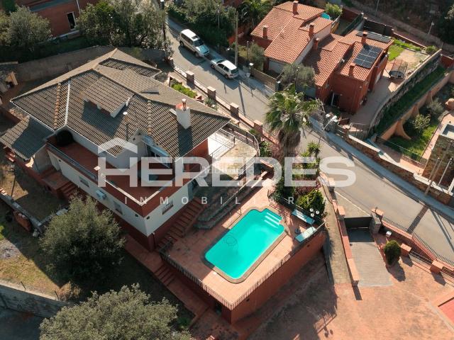 Casa en venta en Torrelles de Llobregat. con todas las comodidades. Casas Torrelles de.