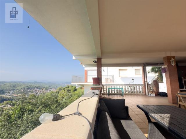 Casa en venta en Torrelles de Llobregat. Encantadora Casa a 4 Vientos con Vistas Panorámicas en Torrelles de Llobregat. Casas Torrelles de.