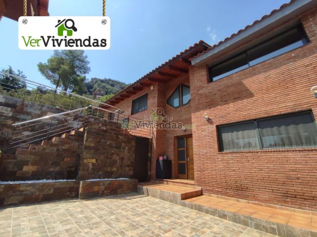 Casa en venta en Torrelles de Llobregat. Espectacular casa con piscina. Casas Torrelles de.