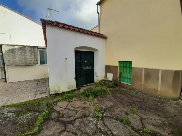 Casa en venta en Torremocha. Casa con patio en Torremocha. Casas.
