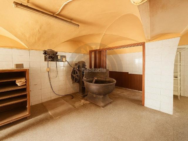 Casa en venta en Torremocha. Oportunidad única!. Edificio de 2 plantas con horno de pan artesanal y corral, en Torremocha. Cáceres. Casas.