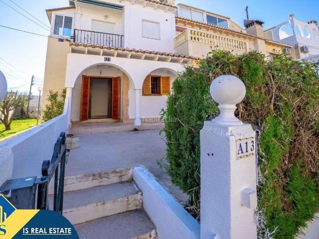 Casa en venta en Torrevieja, Zona Carrefour Urbanizaciones. Bungalow con piscina comunitaria, en la provincia de Alicante, en la ciudad de Torrevieja, en el distrito de El Chaparral. 1 habit. Casas.