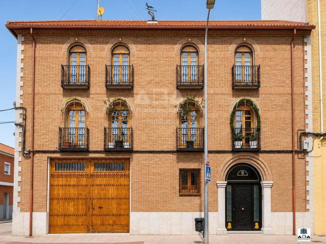 Casa en venta en Torrijos. Espectacular Chalet en el Centro de Torrijos 790 m2, Gran Terraza ABA Expertos Inmobiliarios. Casas.