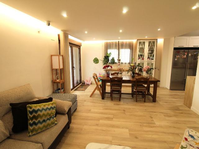 Casa en venta en Torrijos. Se vende chalet pareado reformado completamente en Torrijos. Casas.