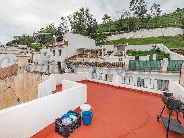 Casa en venta en Torrox, Torrox Pueblo. Casa de pueblo en Torrox con gran potencial y preciosas vistas. Casas.