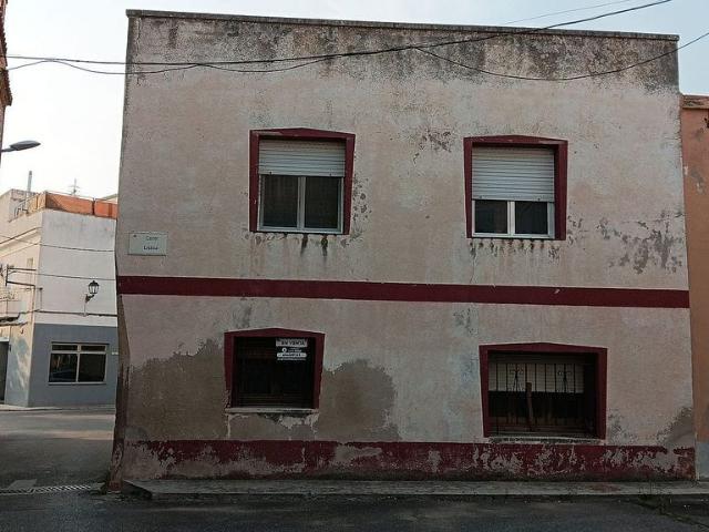 Chalet en venta en calle De Penyaflor, Tortosa, de 130 m² 4 habitaciones por 75.000