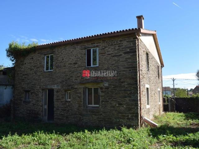 Casa en venta en Touro. Casa para reformar con finca de más de 500 m en Cimadevila, Touro. Casas.