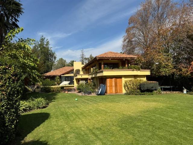 Casa en Venta en Tradicional casa colonial en condominio Las Brisas de Chicureo