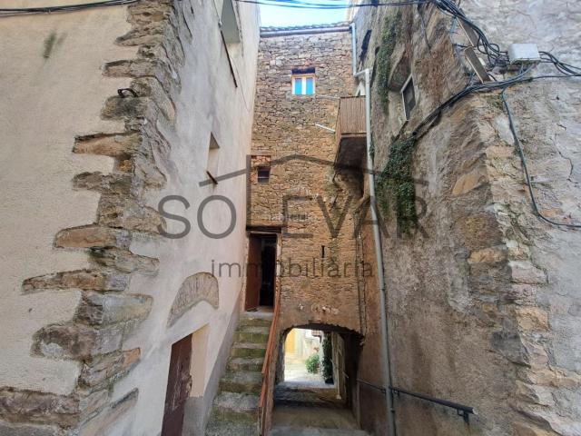 Casa en venta en Tremp Pirineos. CASA CON TERRAZA EN SUTERRANYA. Casas.