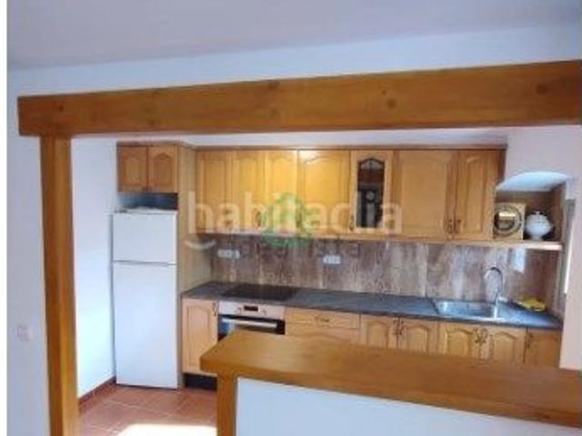 Casa en venta en Tremp Pirineos. Hay casas grandes. Y luego están las que parecen tener una vida propia. Casas.