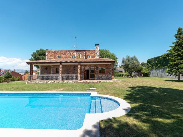 Casa en venta en Tres Cantos, Soto de Viñuelas. Casas Tres.