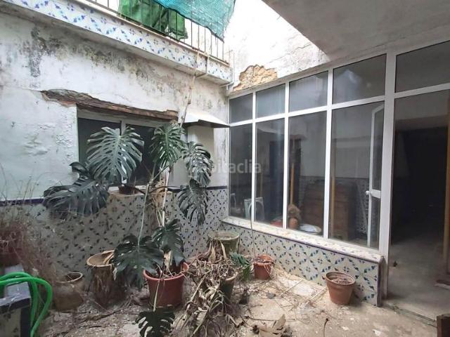 Casa en venta en Utrera, Centro. DOS CASAS EN UNA Y UN MUNDO DE POSIBILIDADES! 214 m2 9 HABITACIONES 2 BAÑOS PATIOS GRAN AZOTEA PLENO CENTRO. Casas.