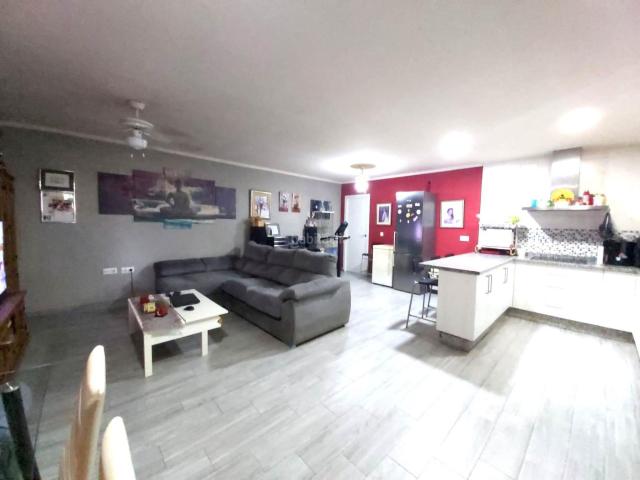 Casa en venta en Utrera, Pedanías Norte. EXCLUSIVA FINCA DE 5.600 m2 CON TRES VIVIENDAS, PISCINA Y GRANDES POSIBILIDADES. Casas.