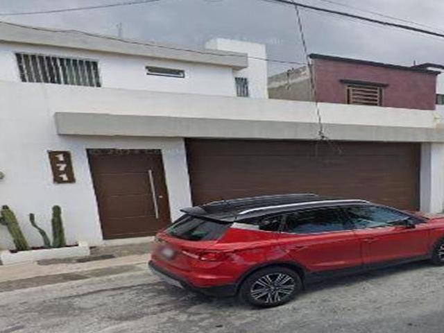 CASA EN VENTA EN U. A. N. L. SALTILLO