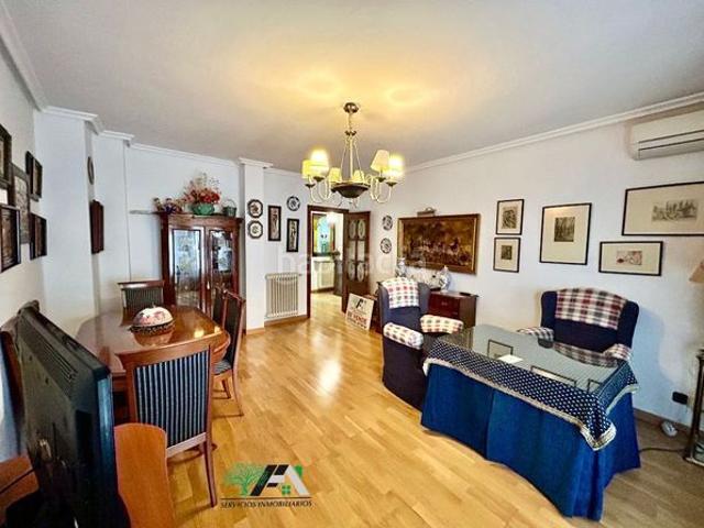 Casa en venta en Úbeda. Casa Chalet adosado en venta en Calle Fuente de las Risas, Úbeda. Casas.